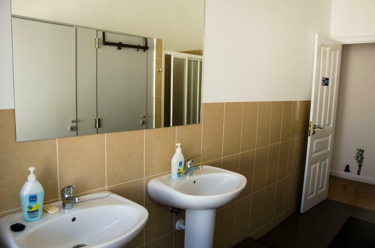White Sun Hostel Лагос Екстериор снимка