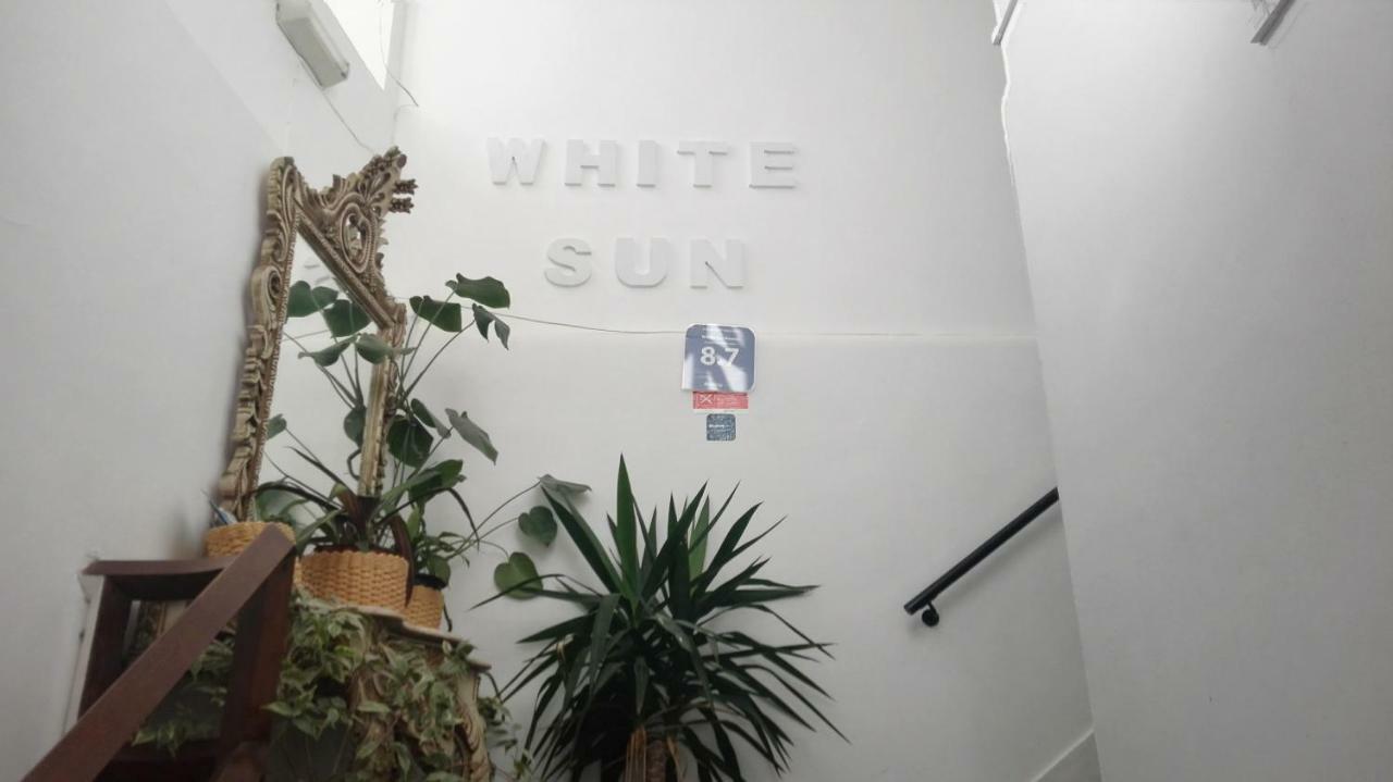 White Sun Hostel Лагос Екстериор снимка